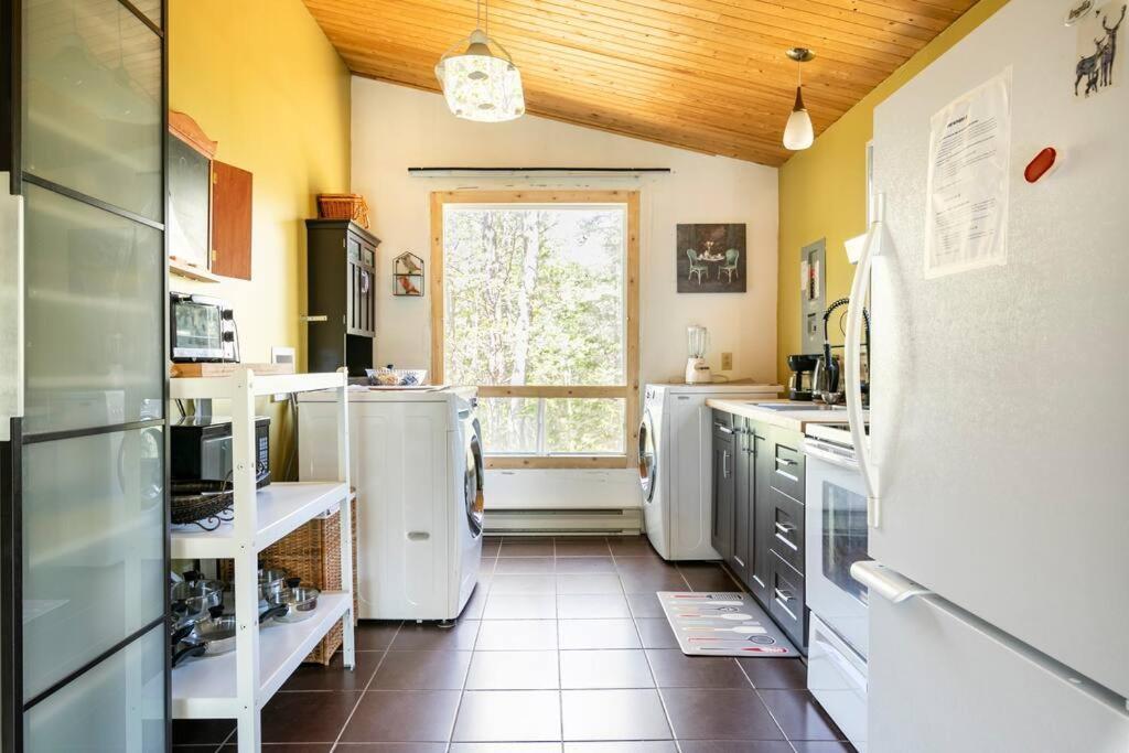 Le Petit Cottage Du Grand Boise Lac-Simon Buitenkant foto